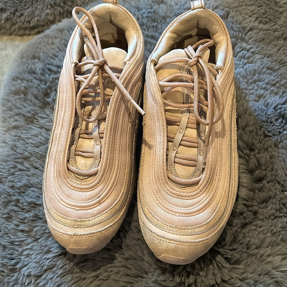Nike shoes - Picture 2 of 5